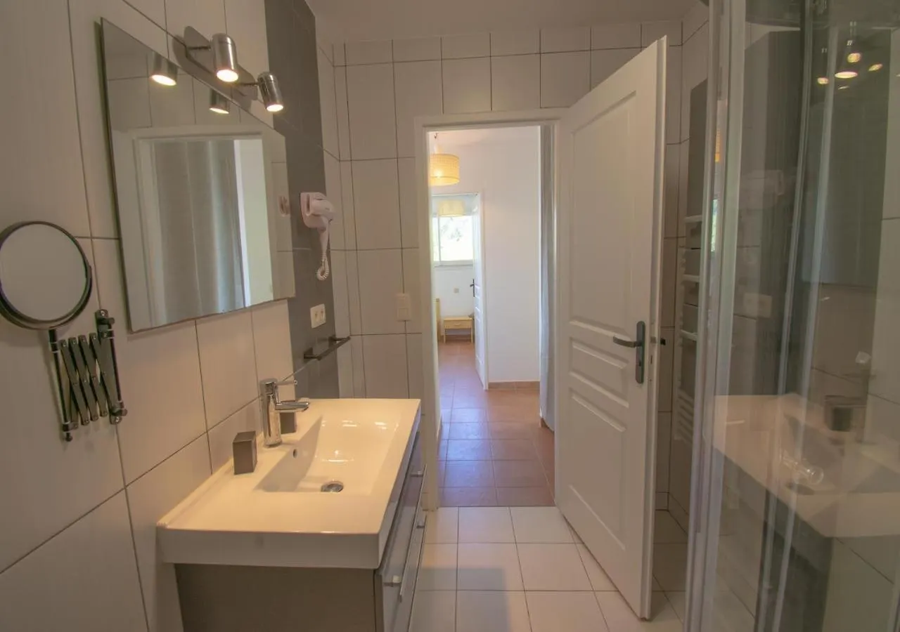 Le Mimosa 4 Pers 80 M2 Shared Pool Apartment Saint-Cezaire-sur-Siagne 0*,  France
